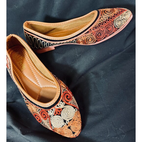Women's Indian Multicolor Embroidered MOJARI  Shoes US Size 6-7 - Picture 1 of 9